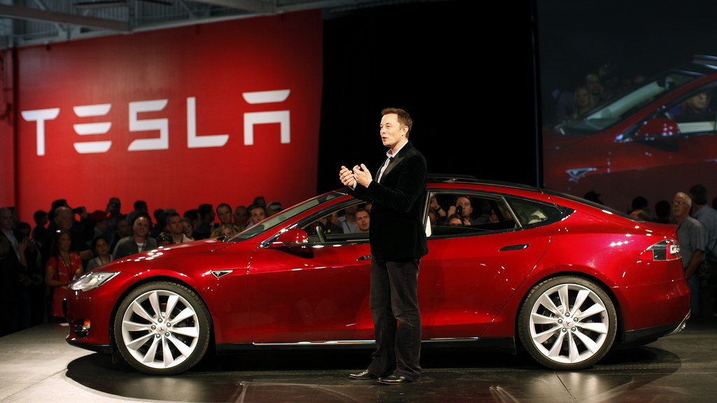 elon musk model s debut at Tesla in Talk with Apple, But Deal Is Unlikely