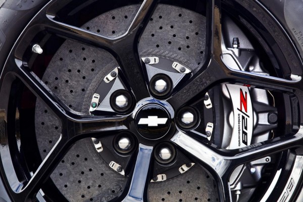 2014 Chevrolet CamaroZ28 2 600x400 at Camaro Z/28 Has So Much Grip its Wheels Slip Inside the Tires!