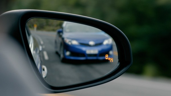 Blind Spot Monitor 600x337 at Ten Car Features that will Soon Become Standard