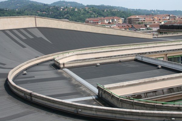 Fiat Lingotto Rooftop Test Track 600x400 at Most Interesting Car Factories in History