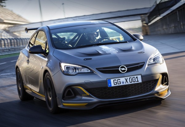 Opel Astra OPC Extreme Track 600x413 at Watch Opel Astra OPC Extreme in Some Mellow Action