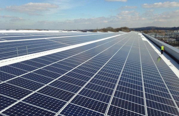 Jaguar Land Rover UK largest rooftop solar panel 600x390 at JLR Engine Plant Gets UK’s Largest Rooftop Solar Panel