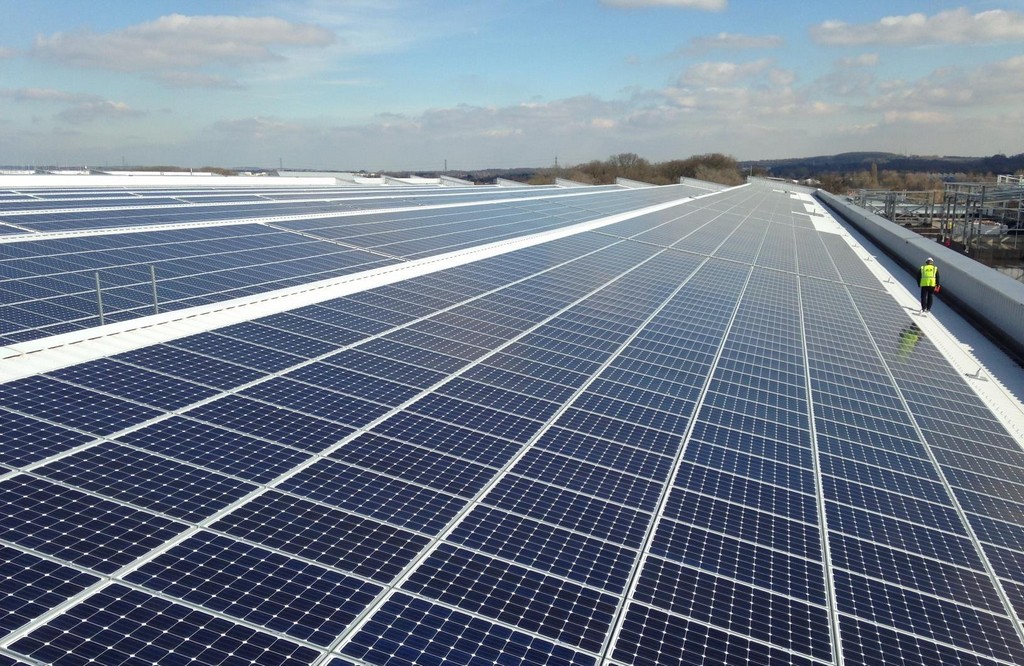 Jaguar Land Rover UK largest rooftop solar panel at JLR Engine Plant Gets UK’s Largest Rooftop Solar Panel