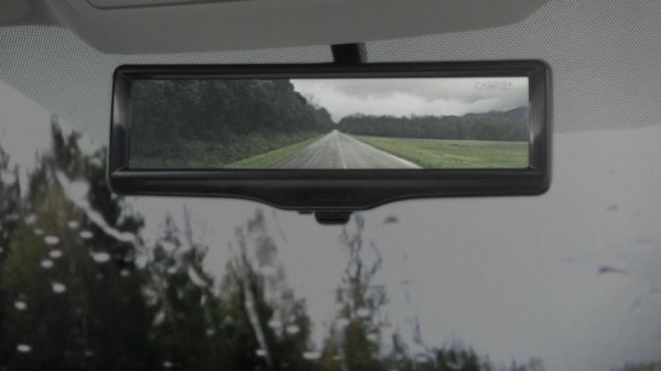 Smart Rearview Mirror 2 600x337 at Smart Rearview Mirror Debuts on 2014 Nissan Rogue