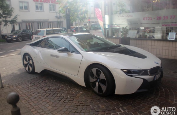 White BMW i8 0 600x391 at White BMW i8 Spotted in Germany, Looks Awesome