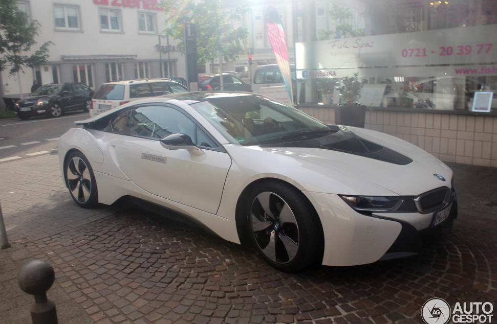 White BMW i8 0 at White BMW i8 Spotted in Germany, Looks Awesome
