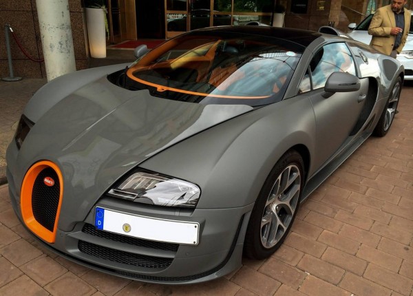Matte Grey Bugatti Veyron Vitesse 1 600x430 at Matte Grey Bugatti Veyron Vitesse Spotted in Germany