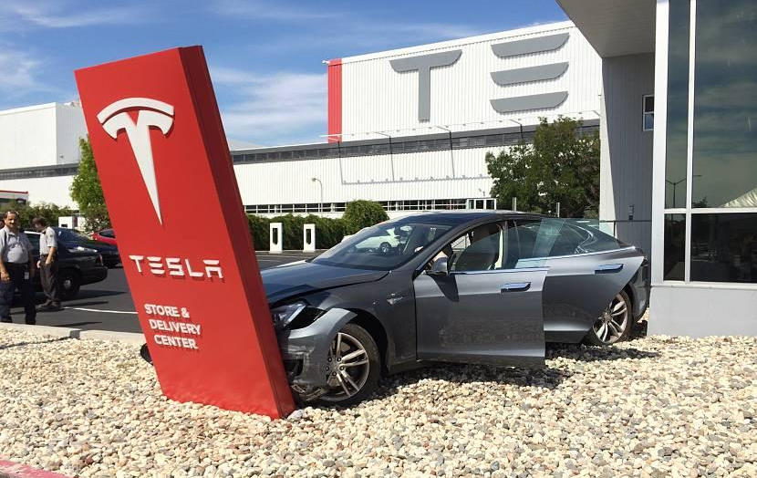 Man Crashes Tesla Model S at Man Crashes Tesla Model S Seconds After Buying It!