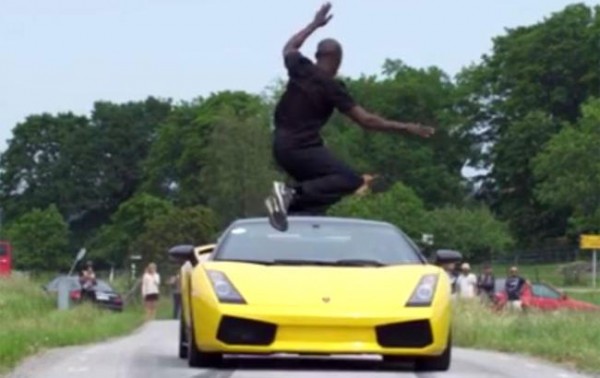 Man Jumps Over Lamborghini 600x378 at Man Jumps Over Lamborghini Gallardo at 130 km/h