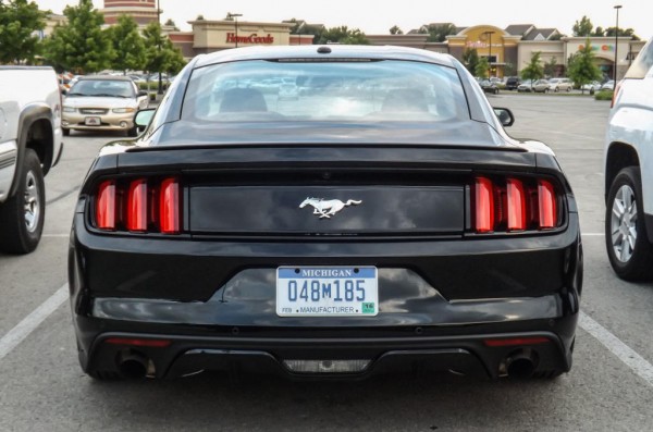Mustang GT spot 0 600x397 at 2015 Ford Mustang GT Spotted on the Road