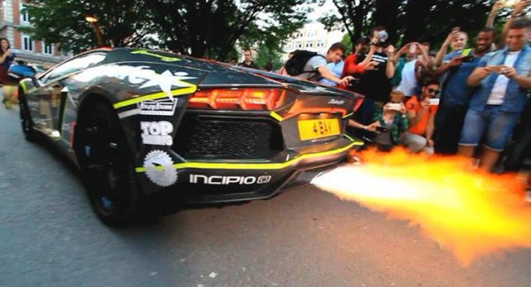 lambo on fire 600x325 at Lamborghini Aventador Shoots the Longest Flames!
