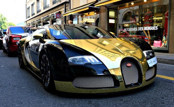 Black and Gold Bugatti Veyron 0 600x369 at Golden Bugatti Veyron Spotted in Geneva
