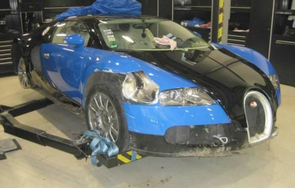 Crashed Bugatti Veyron 0 at Crashed Bugatti Veyron Auctioned for $277K