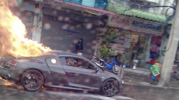 R8 fire 2 600x336 at Brand New Audi R8 Bursts into Flames in Thailand 