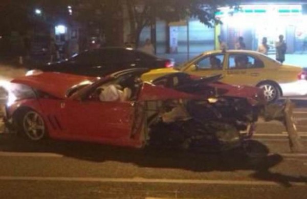 Superamerica crash 2 600x389 at Rare Ferrari 575M Superamerica Destroyed in China