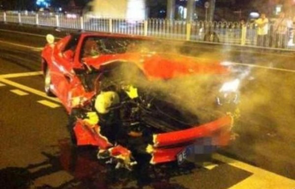 Superamerica crash 3 600x385 at Rare Ferrari 575M Superamerica Destroyed in China