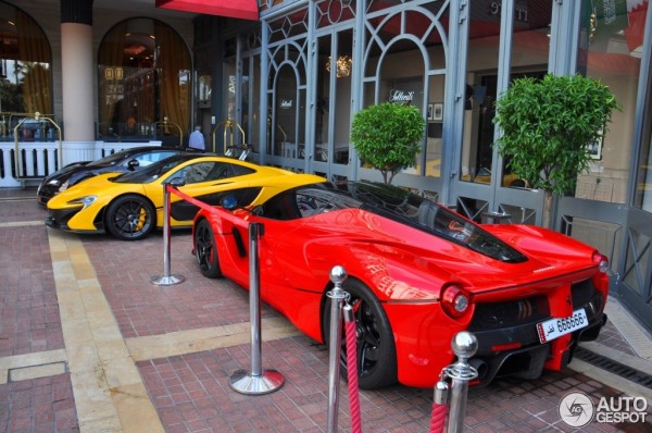 cannes trio 2 600x398 at LaFerrari, P1 and Bugatti Veyron Rembrandt Spotted Together in Cannes