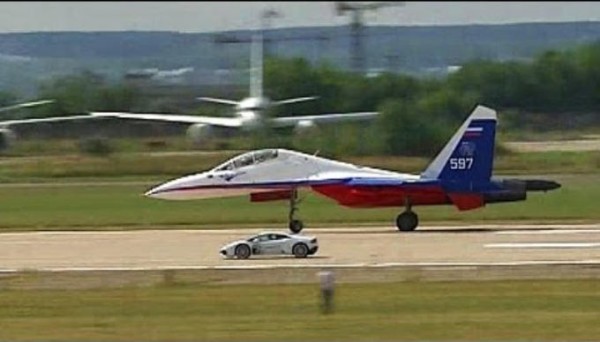 huracan vs jet 600x342 at Lamborghini Huracan vs Russian Fighter Jet