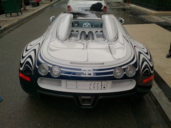laferrari veyron spot 5 600x450 at LaFerrari Veyron L’Or Blanc Duo Spotted in Paris