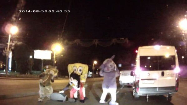 cartoon road rage 600x339 at Hilarious Road Rage: Cartoon Characters Beat Up an Angry Driver!