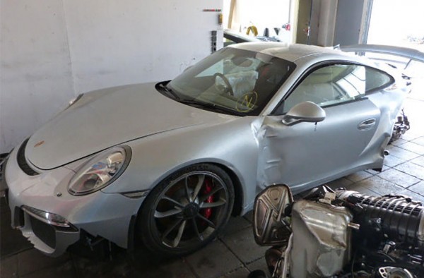 wrecked gt3 00 600x394 at Wrecked Porsche 991 GT3 on Sale for 49,900 Euros