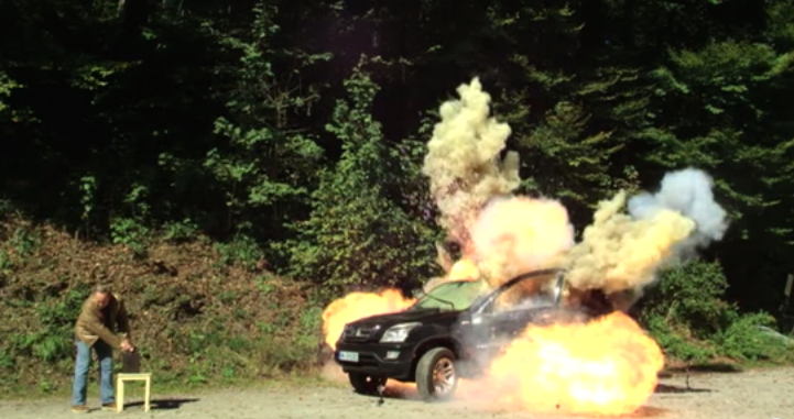 CEO bomb at Strangely Satisfying: Auto Bild Blows Up Chinese SUV!