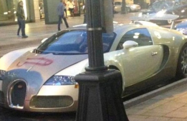 bugatti vandal 600x388 at $2 Million Bugatti Veyron Vandalized with Penis Graffiti!
