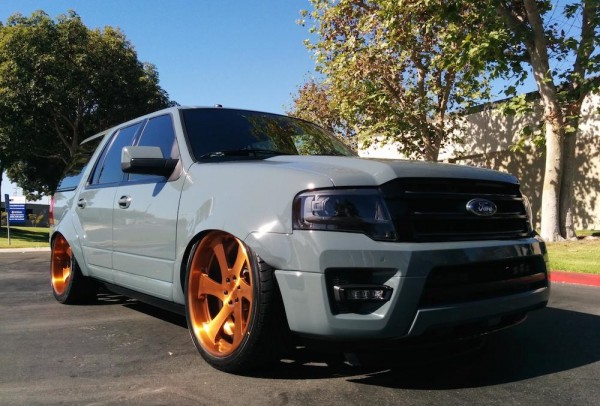 expedi 1 600x406 at Custom Ford Expedition Trio Headed to SEMA
