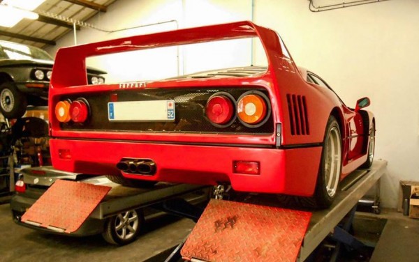 f4 garage 0 600x376 at Ferrari F40 Spotted in a Garage
