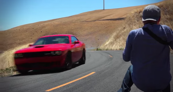 hellcattt 600x319 at Dodge Challenger Hellcat Goes All Drifty on the ‘Loops’