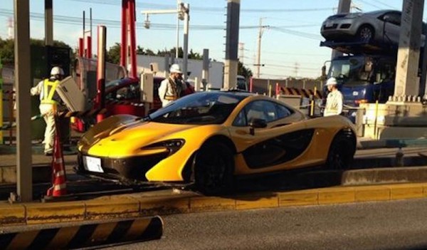 mclaren p1 toll booth 600x351 at Strange: McLaren P1 Crashes Into Toll Booth!