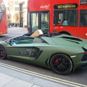 Matte Green Aventador 1 175x175 at Londoner Uses Matte Green Aventador as Delivery Car!