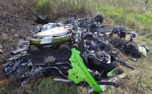 huracan crash 600x373 at Here’s What Happens If You Crash a Lamborghini Huracan at 320 km/h!