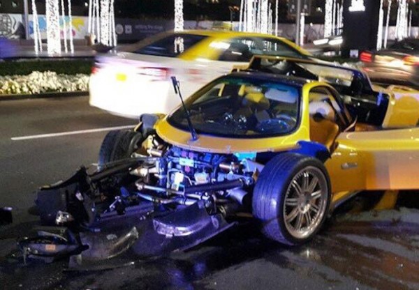 Pagani Zonda C12 F crash 1 600x416 at Unique Pagani Zonda C12 F Wrecked in Dubai