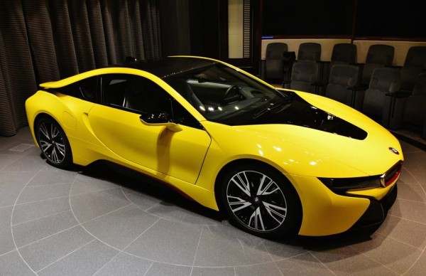 Yellow BMW i8 0 600x388 at Yellow BMW i8 Shows Up in Abu Dhabi