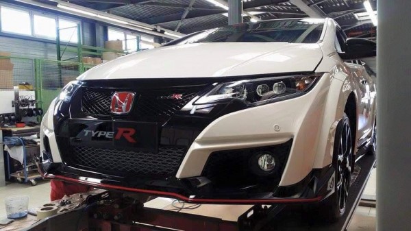 Civic Type R spy 0 600x337 at First Look: New Honda Civic Type R
