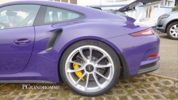 Purple Porsche 991 GT3 RS 4 600x336 at Purple Porsche 991 GT3 RS Spotted on the Road