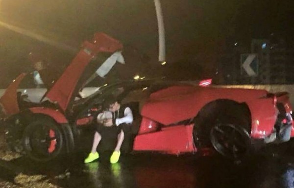 LaFerrari Wrecked 1 600x385 at Another LaFerrari Wrecked, This Time in China