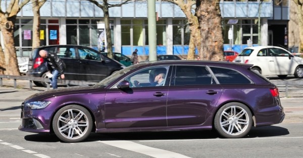 Purple Audi RS6 0 600x314 at Purple Audi RS6 Spotted in Berlin