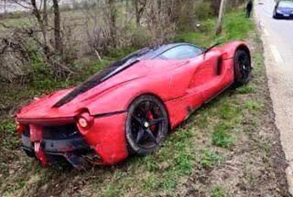 laferrari ditch 600x404 at Ferrari LaFerrari In a Ditch Is a Sad Sight