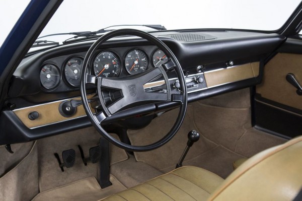 Porsche Classic dashboard 1 600x399 at Porsche Classic Offers Brand New Dashboard for Vintage 911s