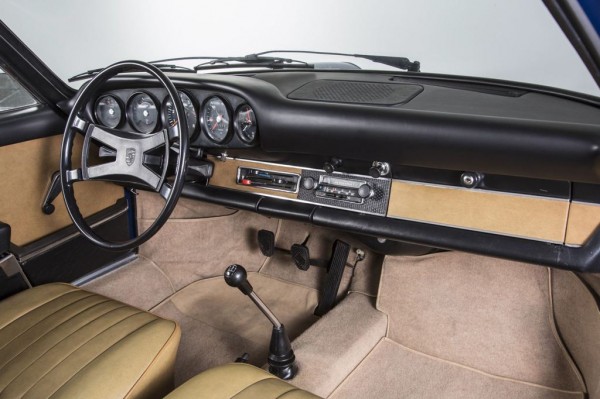 Porsche Classic dashboard 2 600x399 at Porsche Classic Offers Brand New Dashboard for Vintage 911s