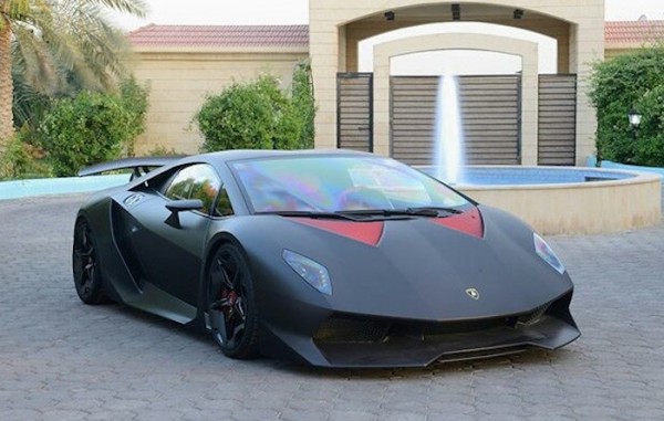 sesto elemento sale 1 600x381 at Lamborghini Sesto Elemento Spotted for Sale at €3 Million