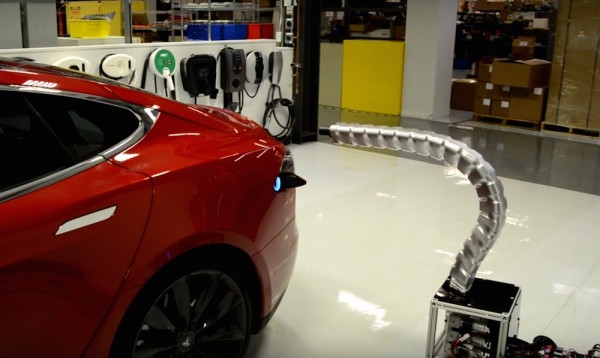 Tesla autonomous charger 600x358 at Teslas Autonomous Charger Will Creep You Out!