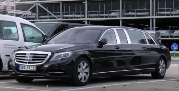 Maybach S600 Pullman 600x307 at Maybach S600 Pullman Spotted on the Road