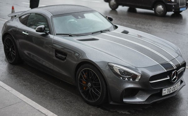 striped AMG gt 0 600x370 at Yay or Nay? Striped Mercedes AMG GT Edition 1