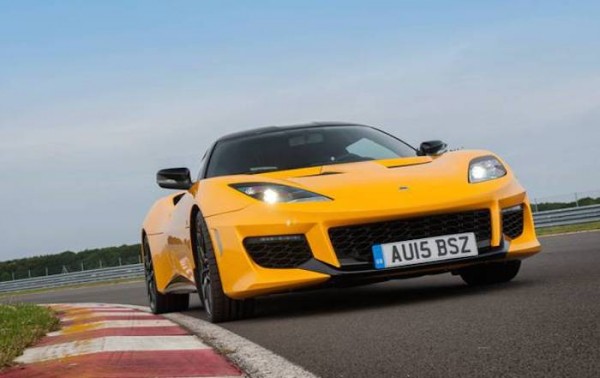 Lotus Evora 400 action 600x378 at Lotus Evora 400 Looks Sublime in Action