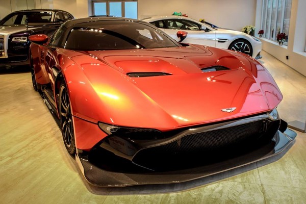 Aston Martin Vulcan sale 0 600x400 at America’s First Aston Martin Vulcan Is Up for Grabs