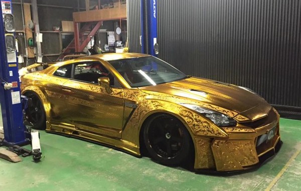 Kuhl Racing Nissan GT R Gold 0 600x381 at Kuhl Racing Nissan GT R with Engraved Gold Metal Paint