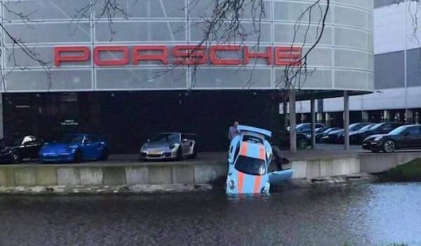 991 gt3 rs river 600x350 at Porsche 991 GT3 RS Falls into River in Amsterdam!